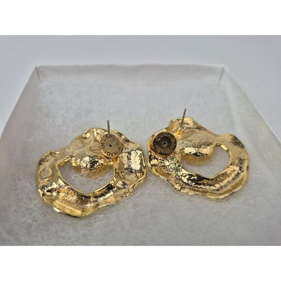 Oscar de la Renta Gold Rose Round Textured Stud Earrings - Picture 5 of 6